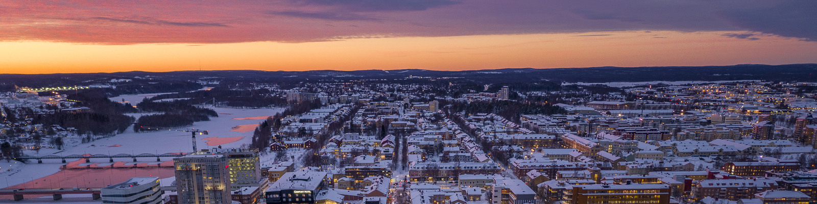 Flygfoto över Umeå stad på vintern